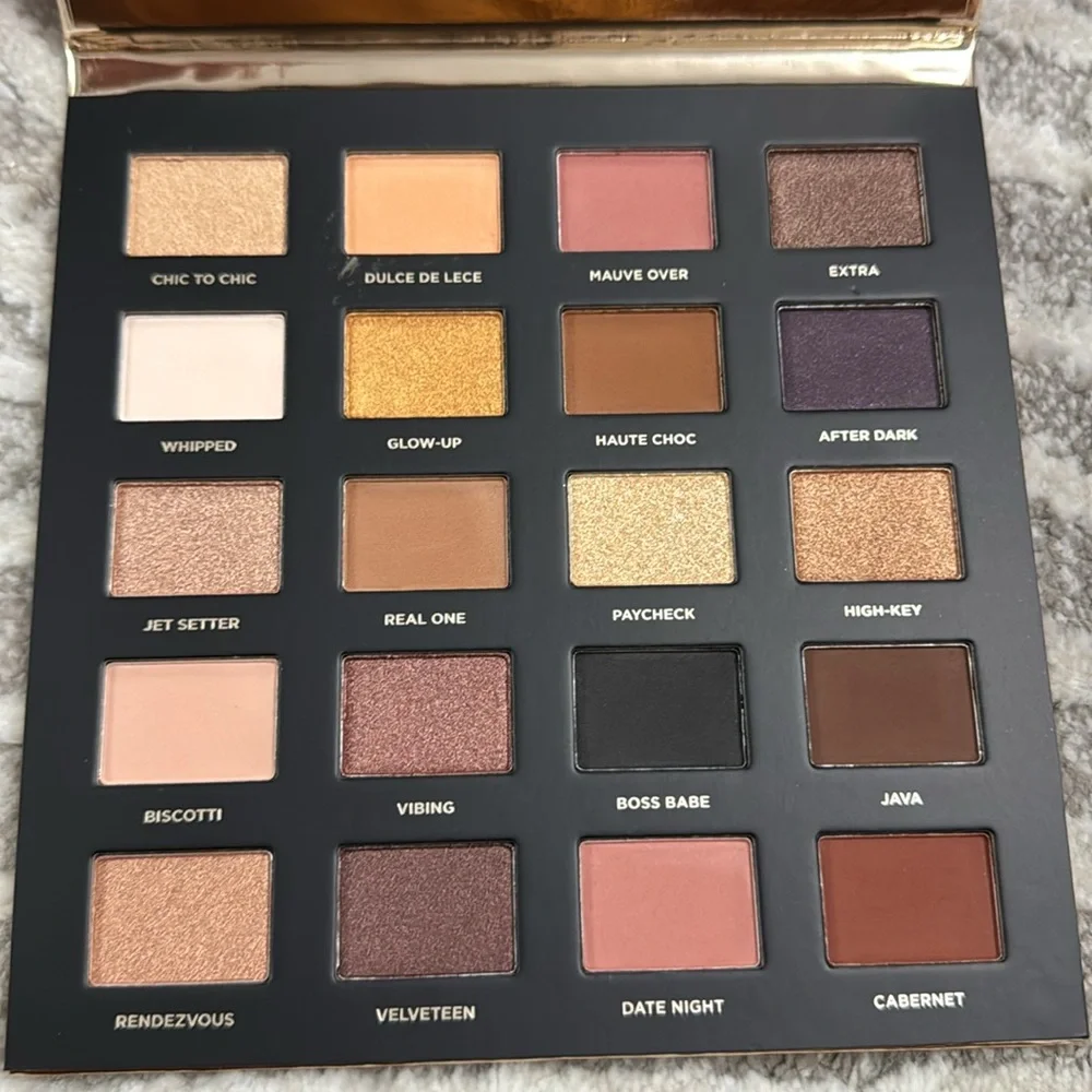 Iconic London blooming & gleaming eyeshadow palette